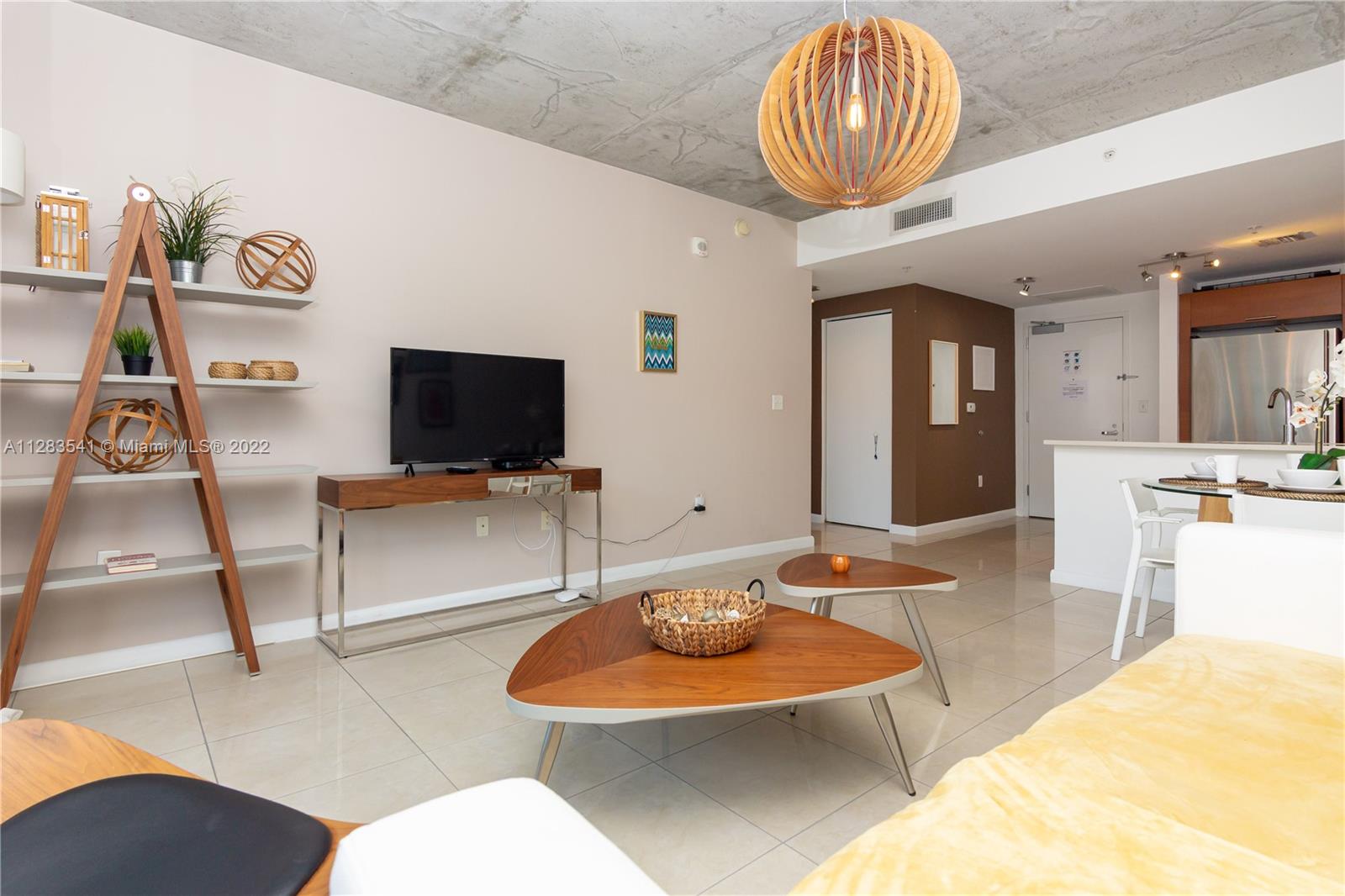 MIDBLOCK MIAMI CONDO - Residential Lease