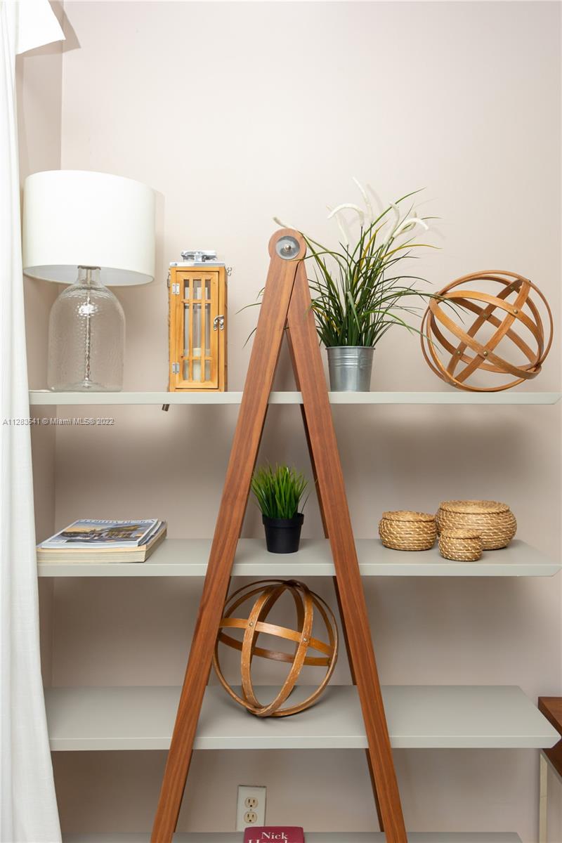 MIDBLOCK MIAMI CONDO - Residential Lease