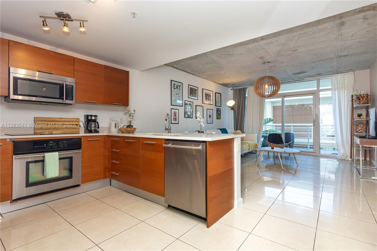 MIDBLOCK MIAMI CONDO - Residential Lease