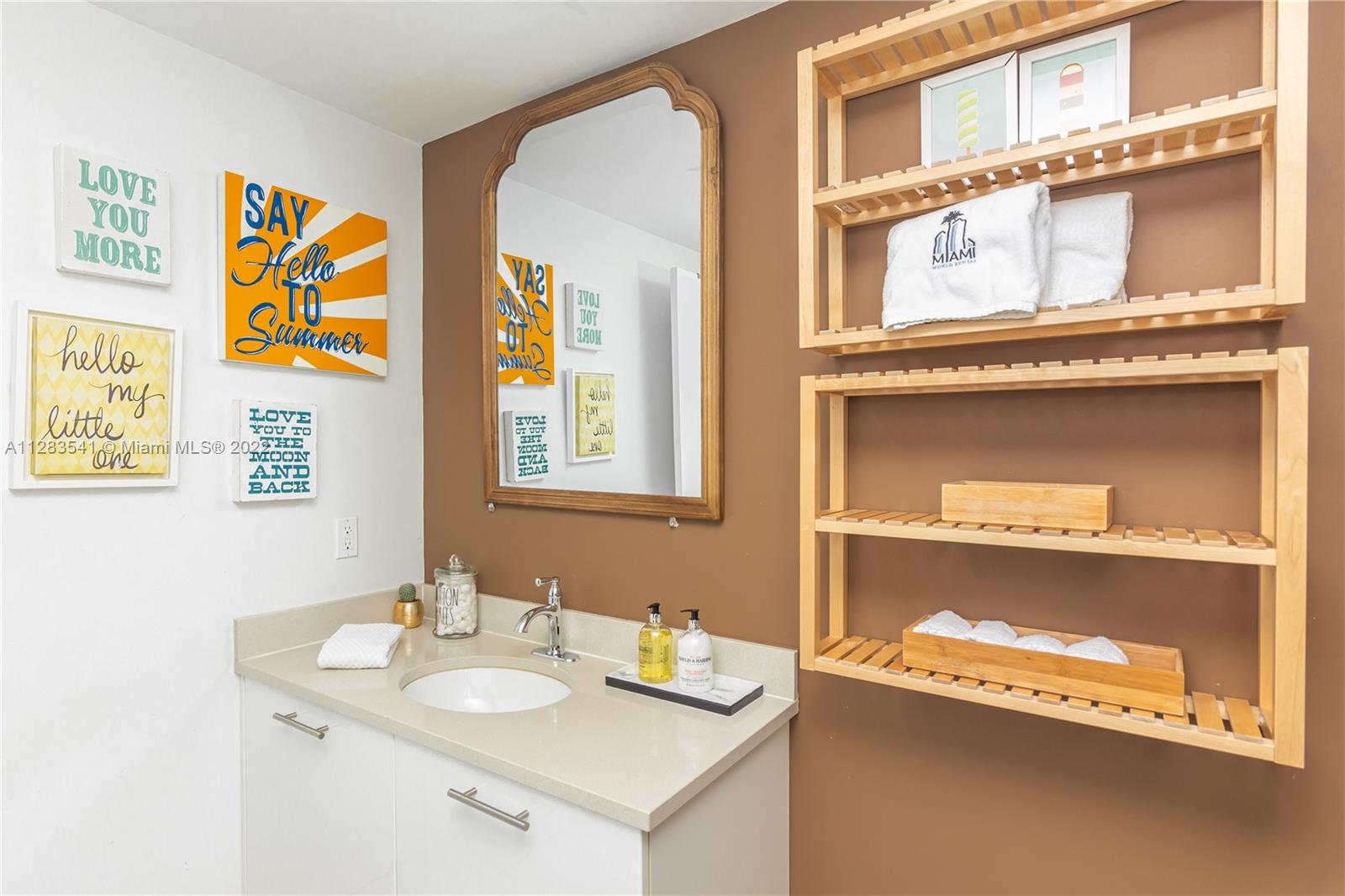 MIDBLOCK MIAMI CONDO - Residential Lease