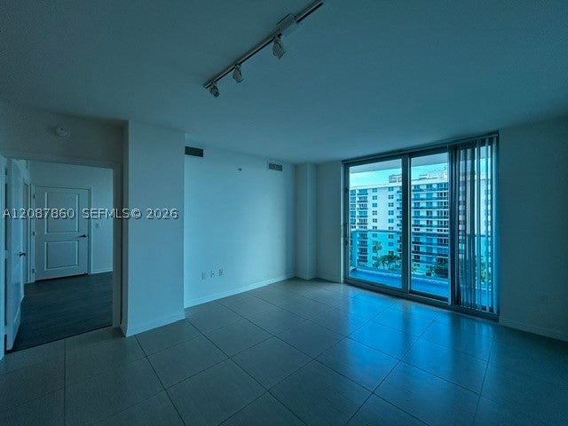 7525 E Treasure Dr 711