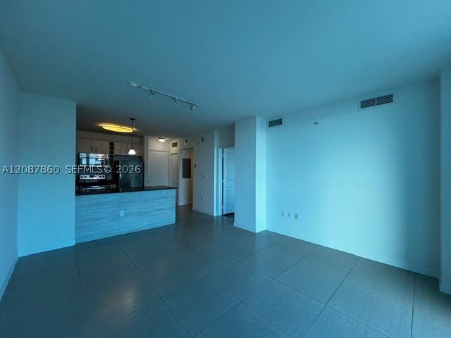 7525 E Treasure Dr 711