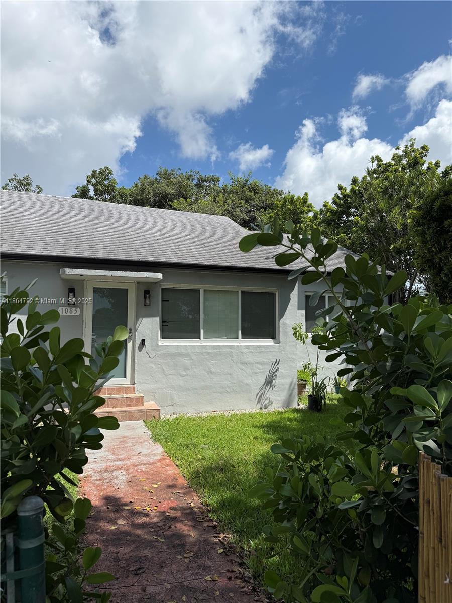 Welcome to this updated and stylish 3-bedroom, 2-bathroom home in the heart of Miami! With 1,358 sq. ft. of living space on a 5,000 sq. ft. lot, this property is designed for comfort and convenience.
Freshly painted interiors, updated bathrooms, and a new A/C system with updated ductwork and insulation. The home also features impact windows and doors plus new gutters for added protection and efficiency. The open layout brings in natural light and offers a warm, inviting atmosphere.
Outside, private front & spacious backyard provides plenty of room to relax, entertain, or enjoy outdoor activities.
Located minutes from Wynwood, Midtown, and the Design District, you’ll have easy access to Miami’s best dining, shopping, entertainment & major highways.
Tenant pays utilities.