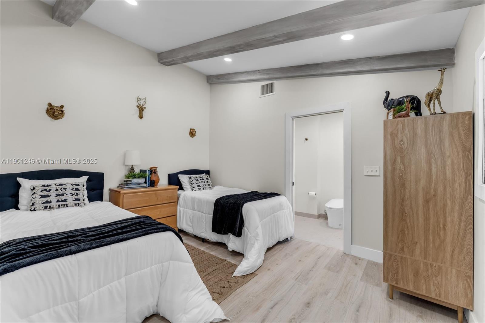 TWIN OAKS - Residential Lease