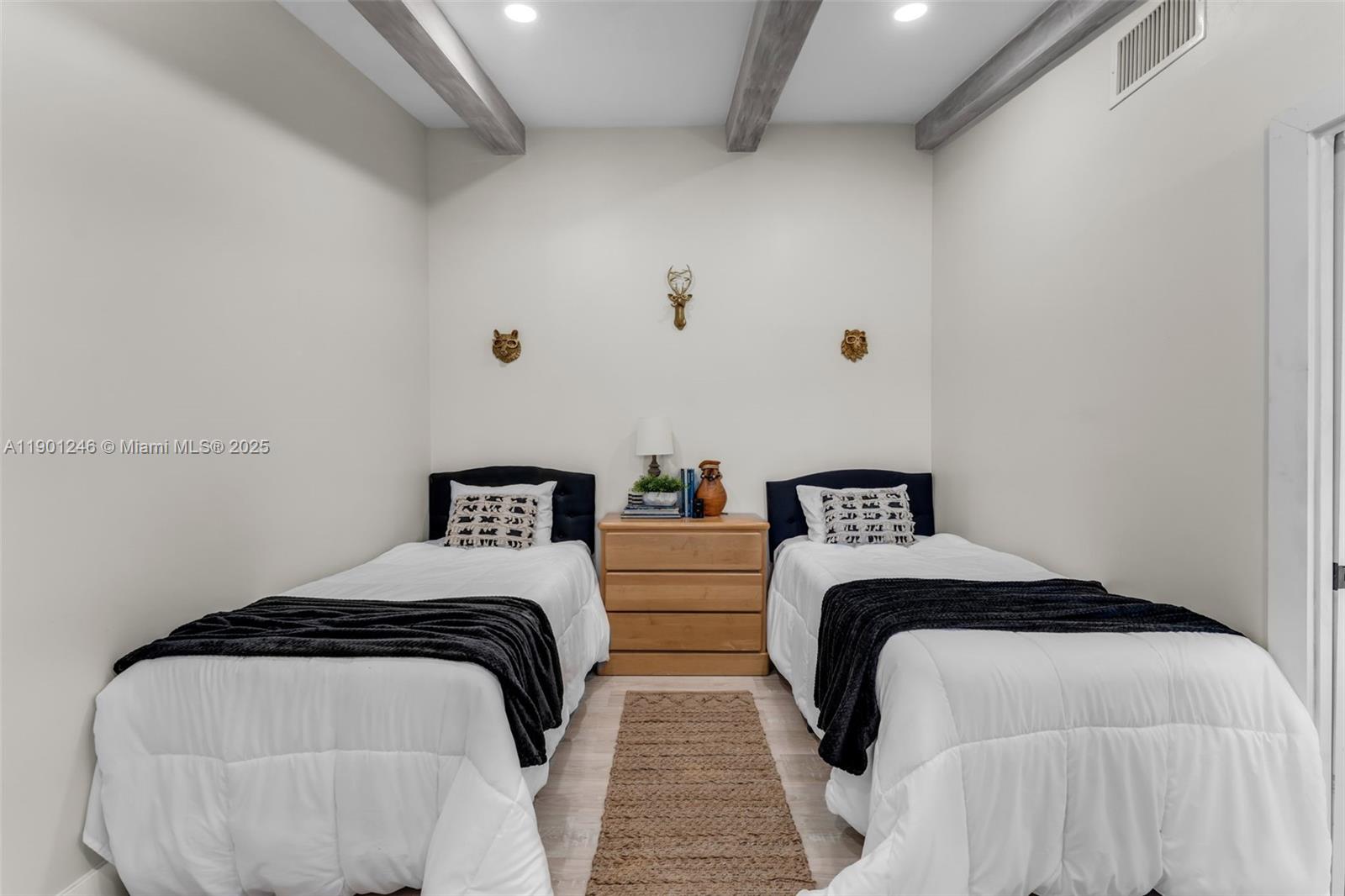 TWIN OAKS - Residential Lease