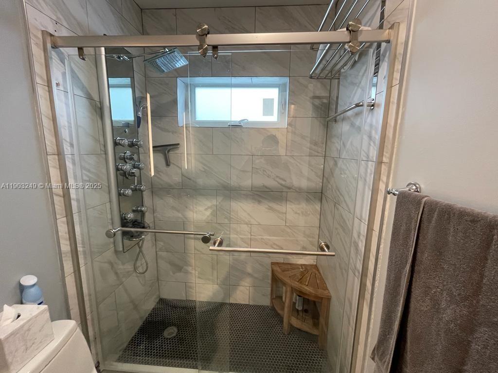 DIXIE GARDENS - Residential Lease