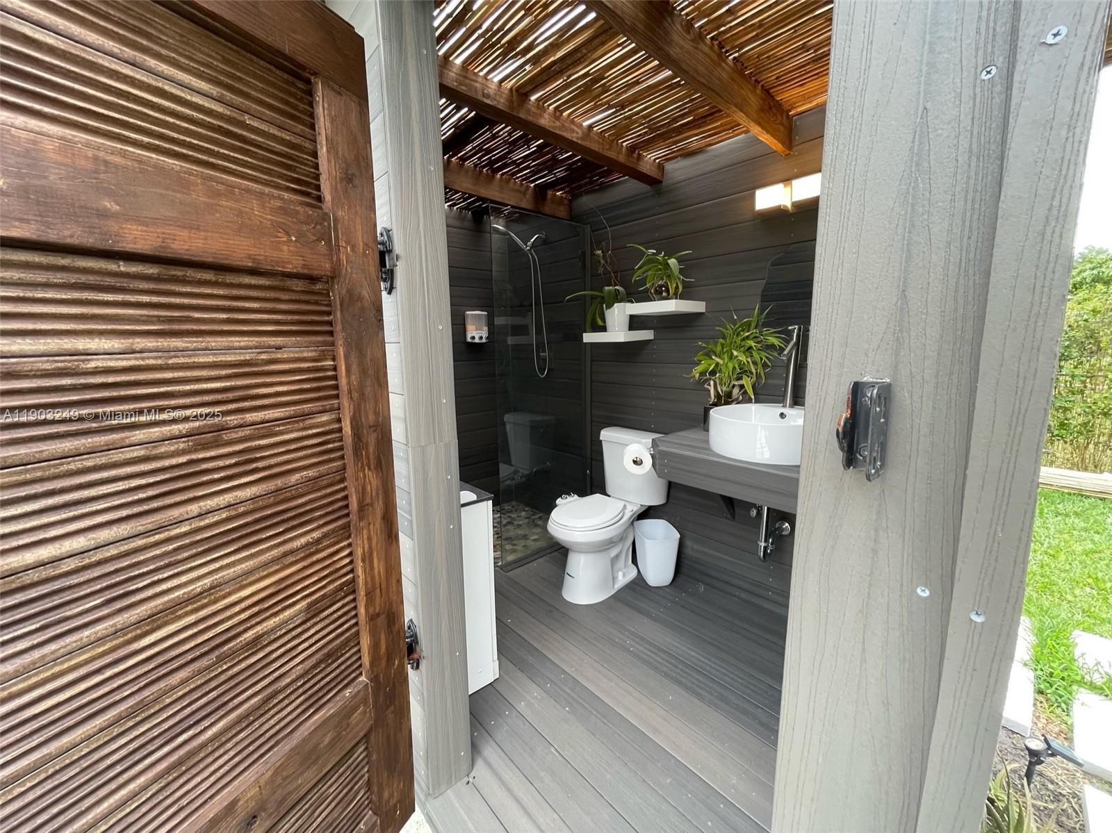 DIXIE GARDENS - Residential Lease