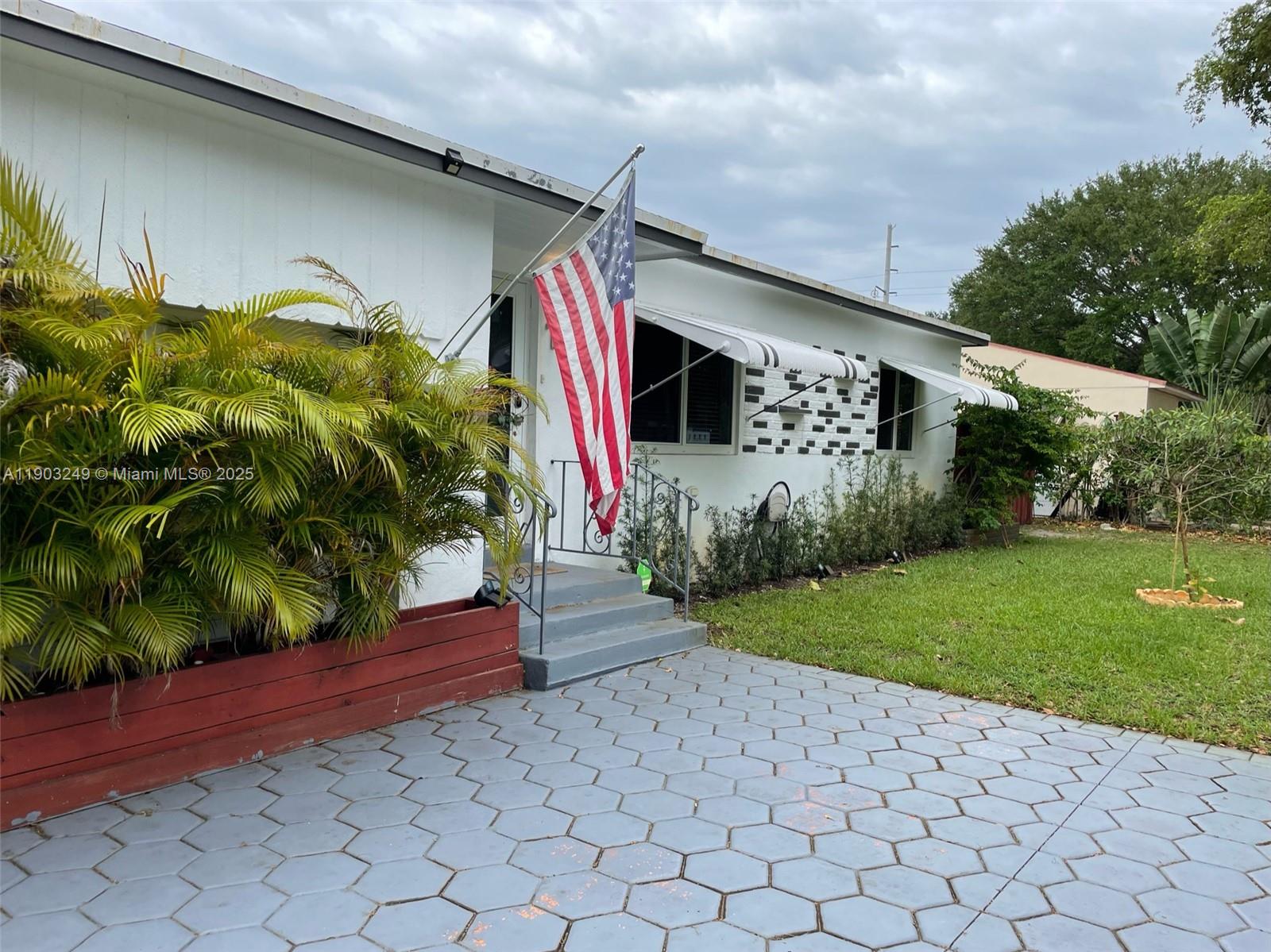 DIXIE GARDENS - Residential Lease