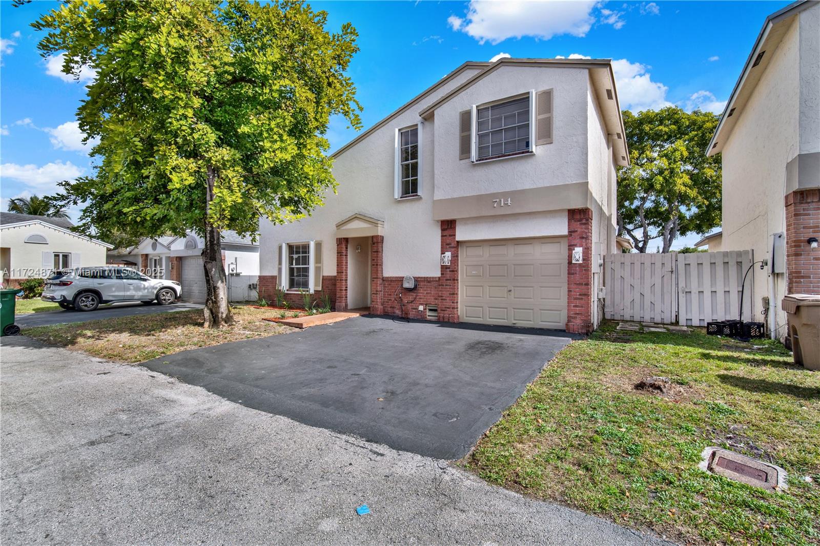 714 Cumberland Ter, Davie, Broward County, Florida - 4 Bedrooms  
3 Bathrooms - 