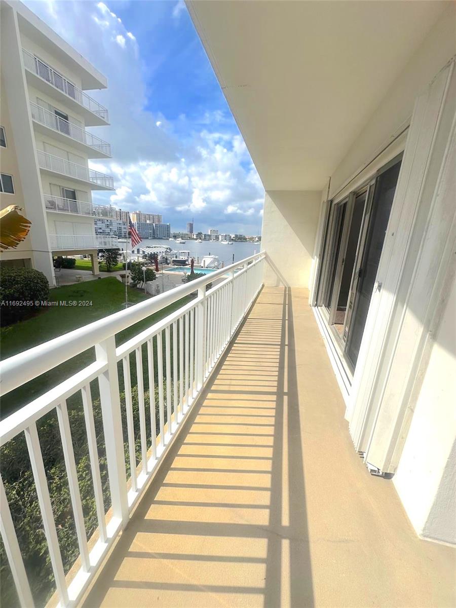 GOLDEN ISLES TOWERS CONDO - Residential