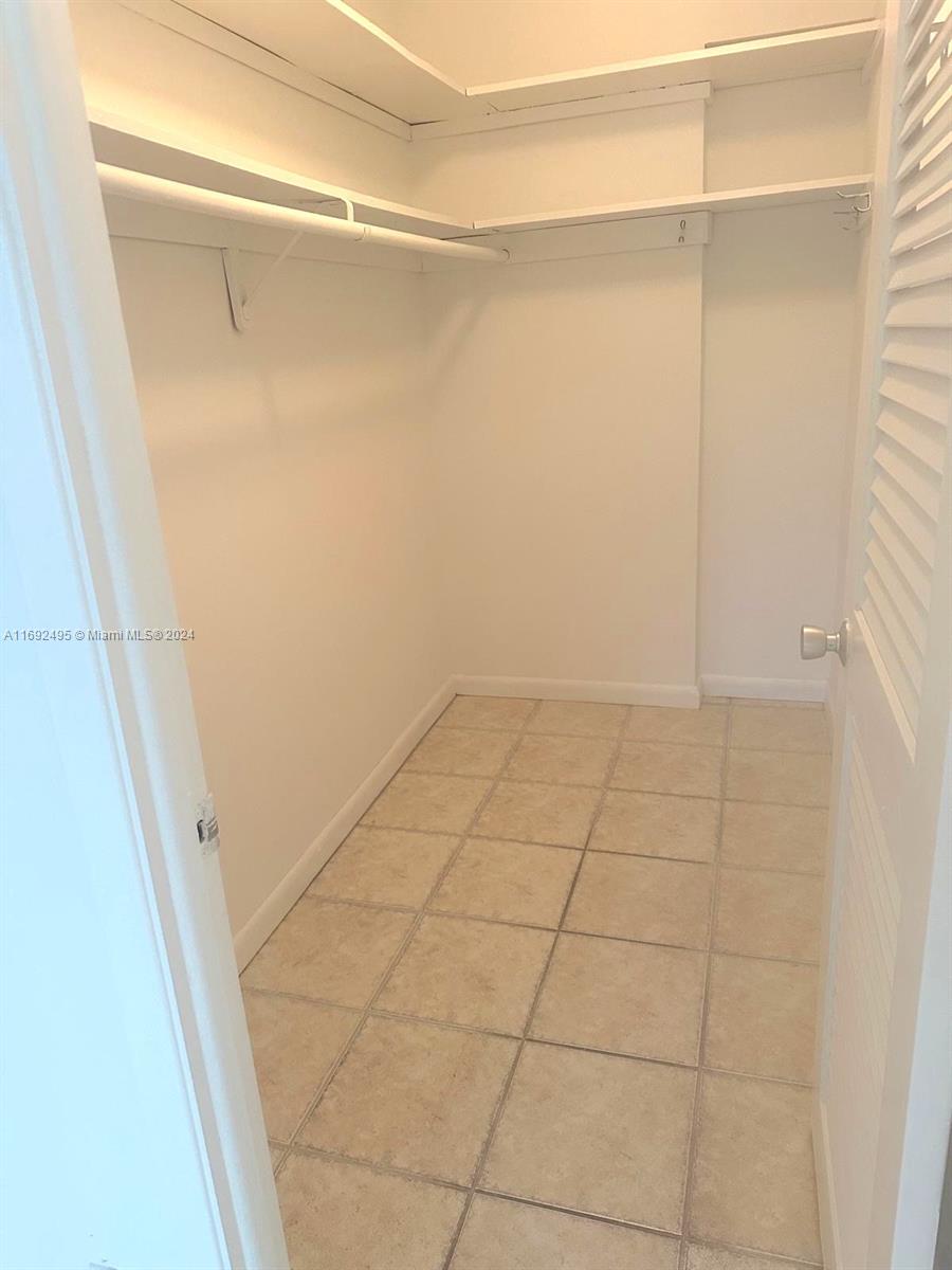 GOLDEN ISLES TOWERS CONDO - Residential