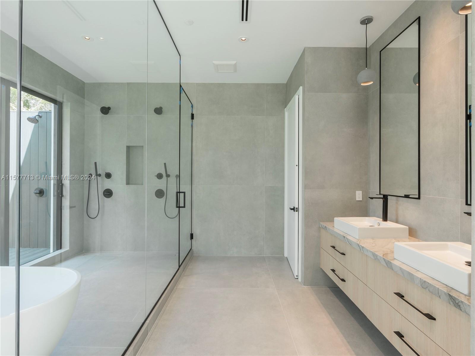 PLANTATION - Residential