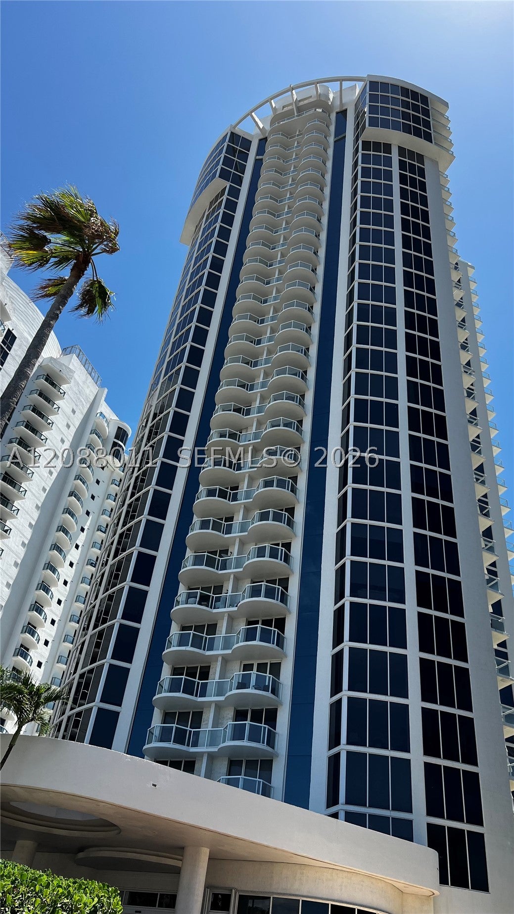 18671 Collins Ave