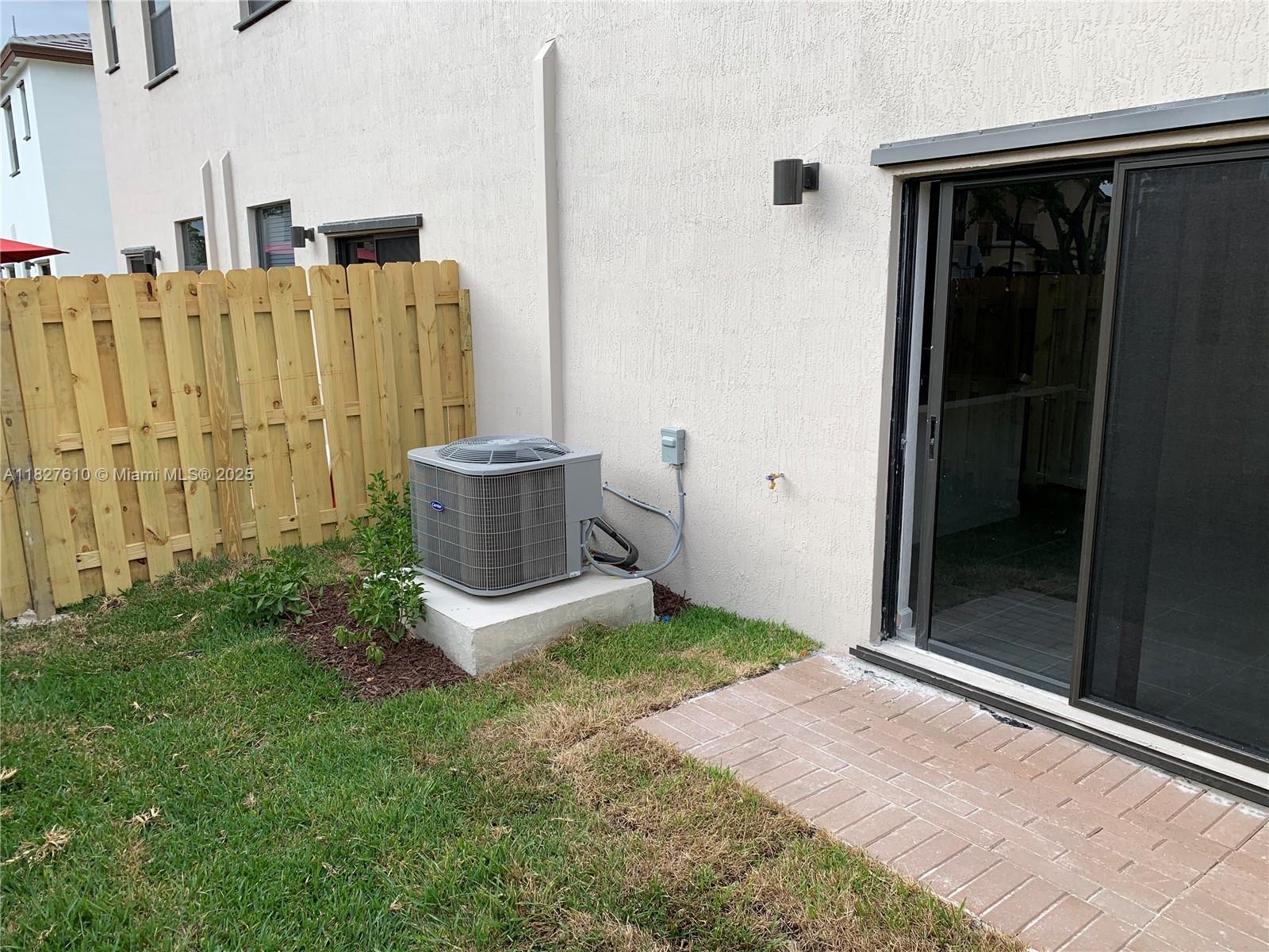 VIA VENTURA NEIGHBORHOOD - Residential