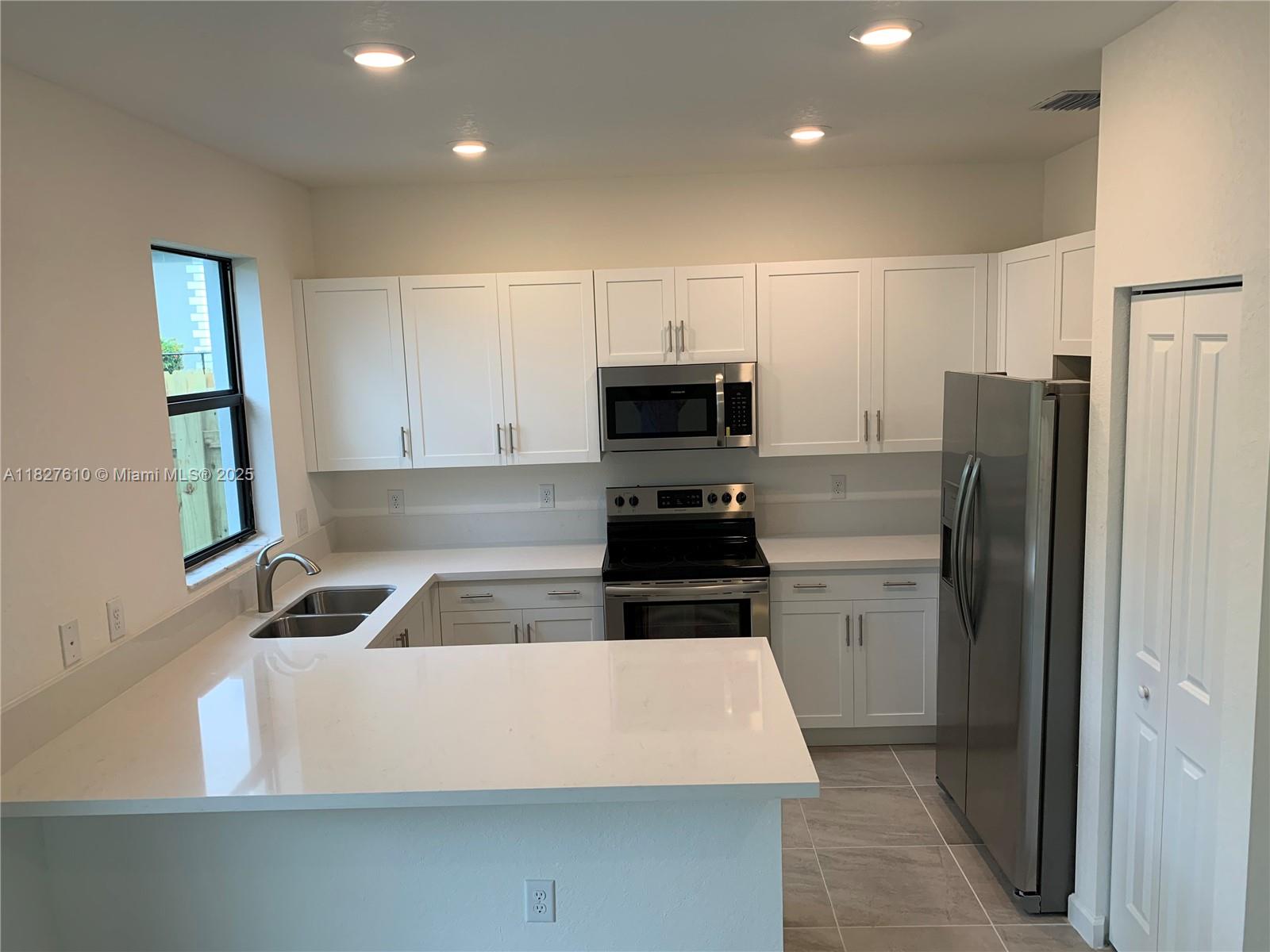 VIA VENTURA NEIGHBORHOOD - Residential