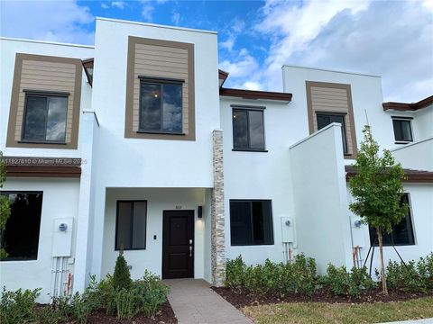 303 NE 208th Ter Miami FL 33179