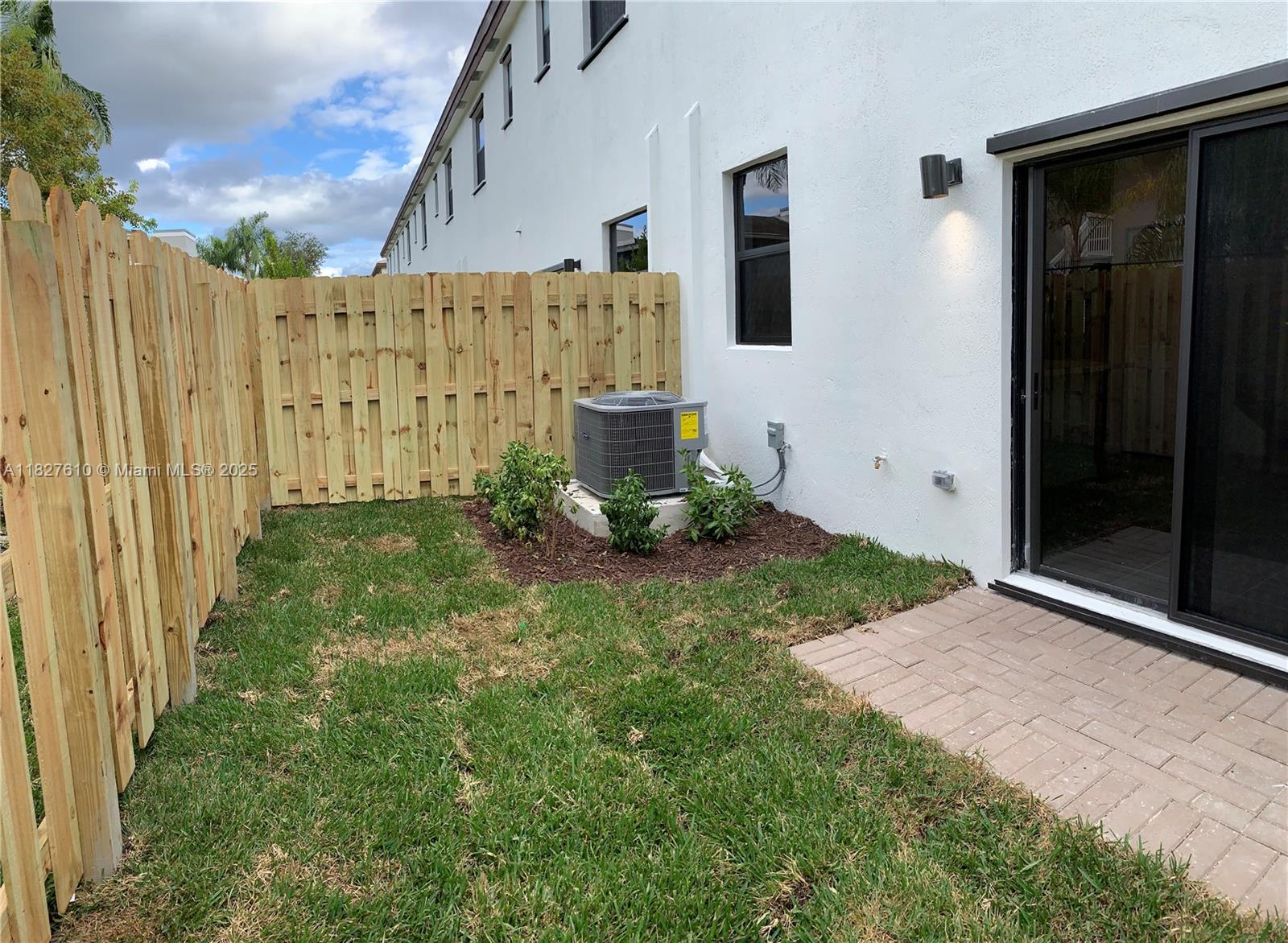 VIA VENTURA NEIGHBORHOOD - Residential