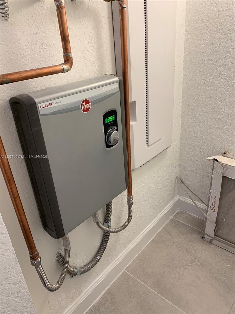 VIA VENTURA NEIGHBORHOOD - Residential