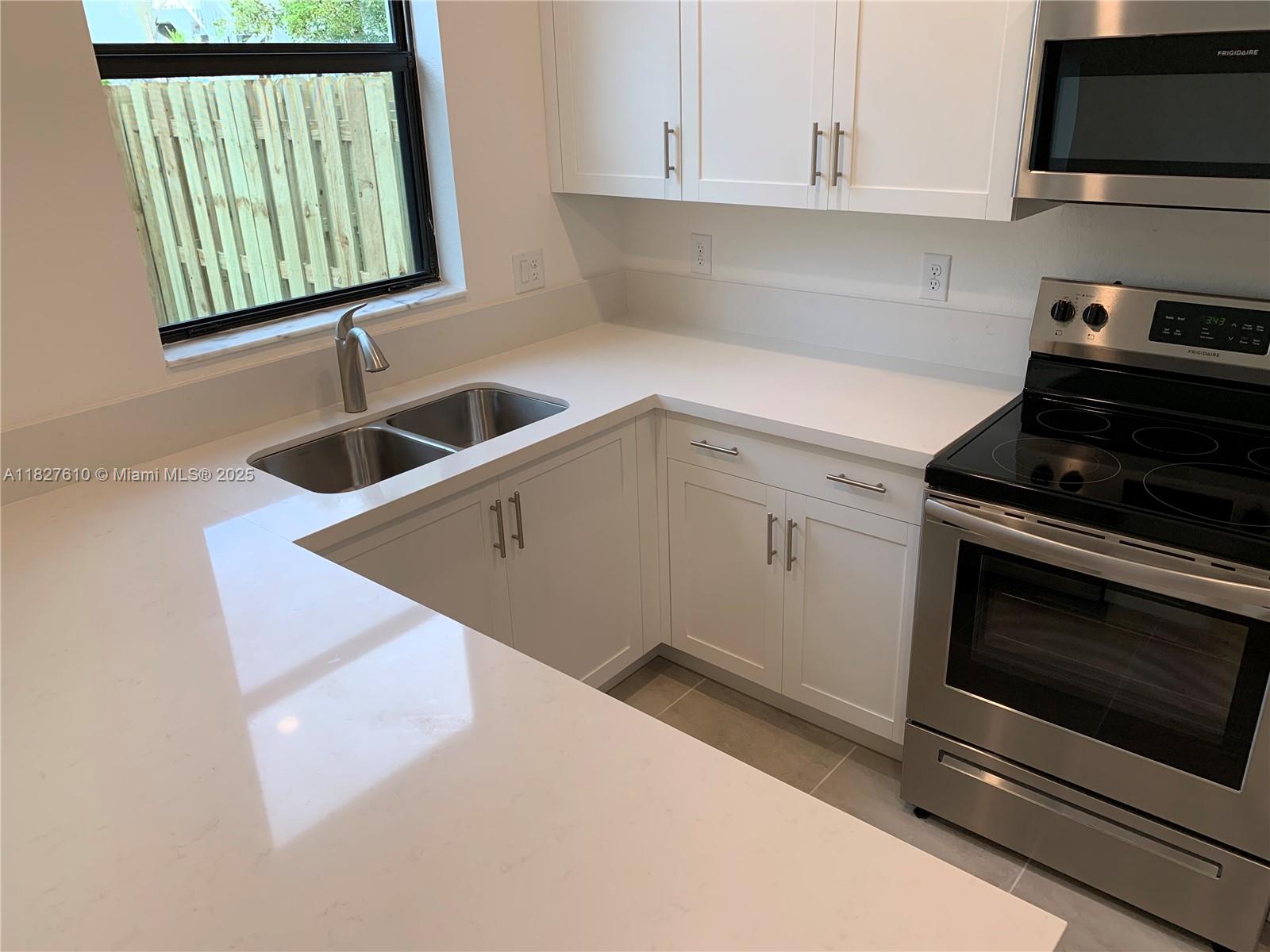 VIA VENTURA NEIGHBORHOOD - Residential