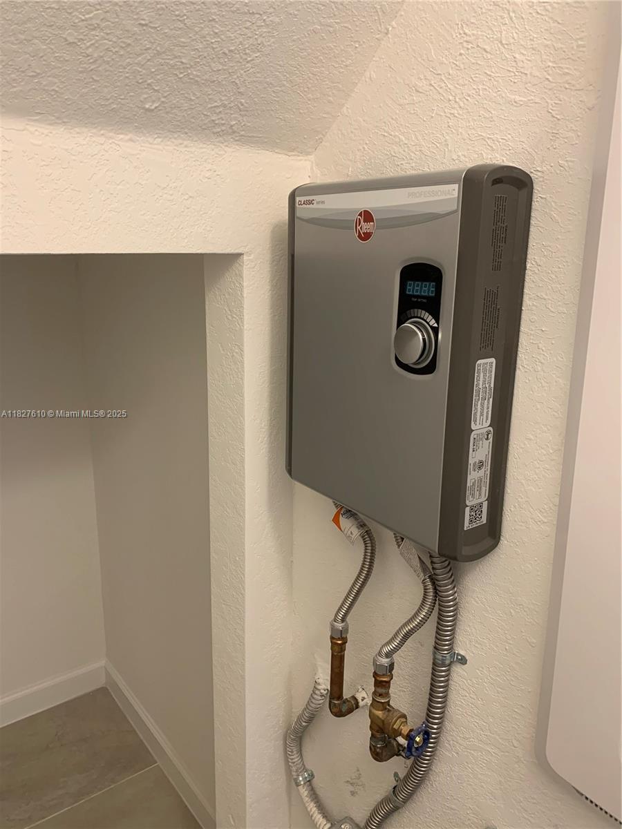 VIA VENTURA NEIGHBORHOOD - Residential