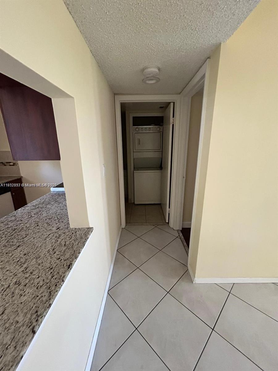 RACQUET CLUB VILLAGE APAR - Residential Lease