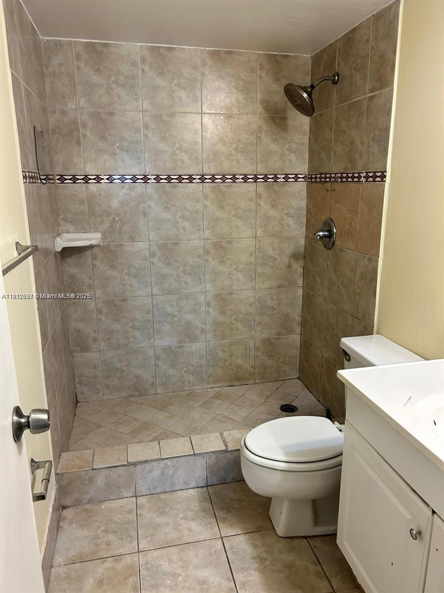 RACQUET CLUB VILLAGE APAR - Residential Lease