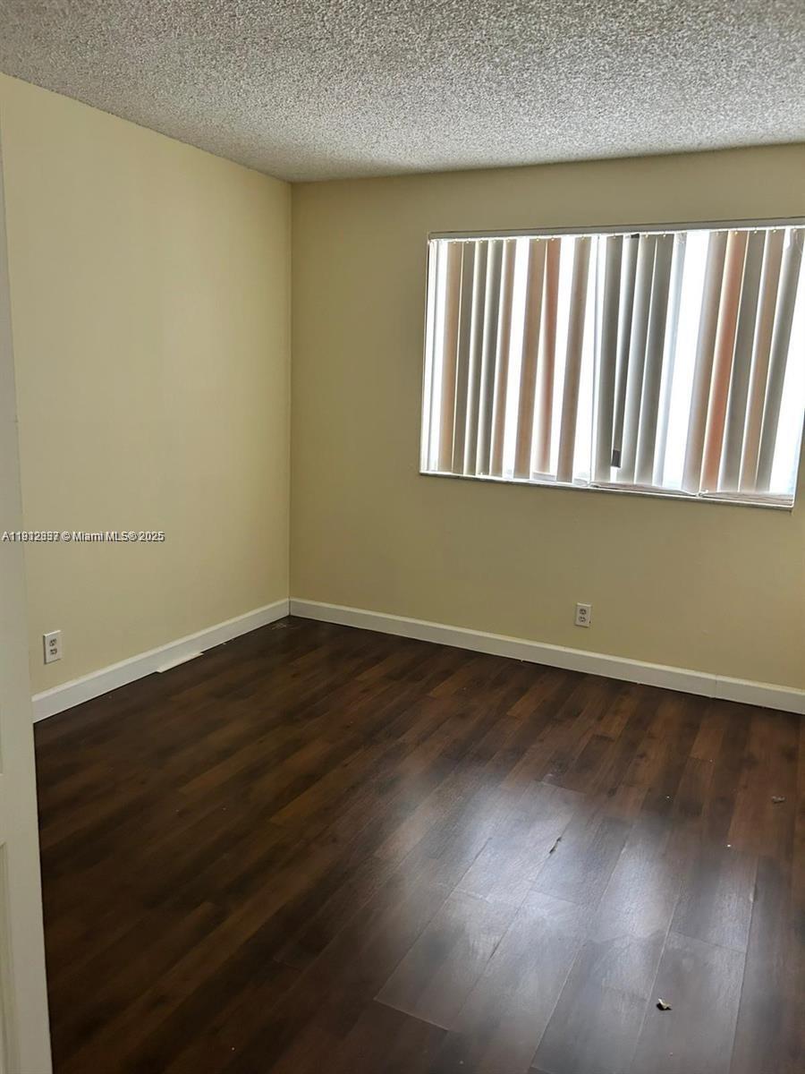 RACQUET CLUB VILLAGE APAR - Residential Lease