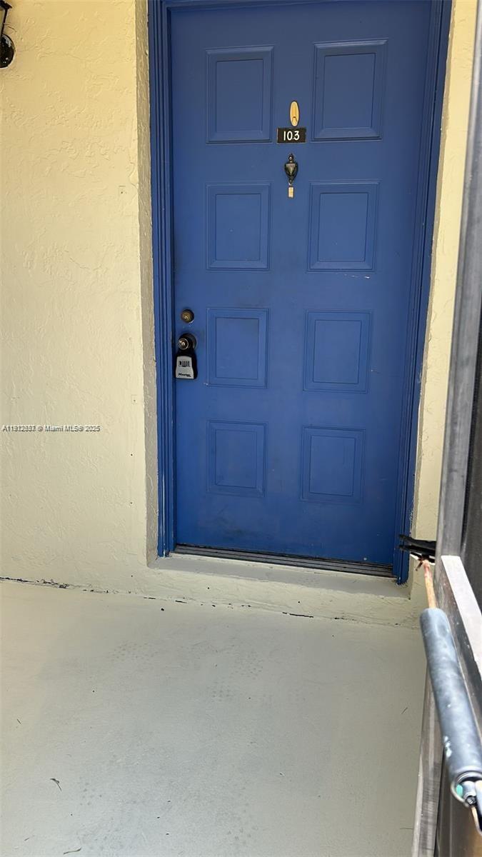 RACQUET CLUB VILLAGE APAR - Residential Lease