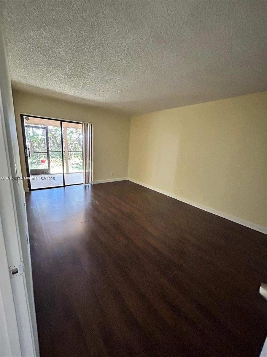 RACQUET CLUB VILLAGE APAR - Residential Lease