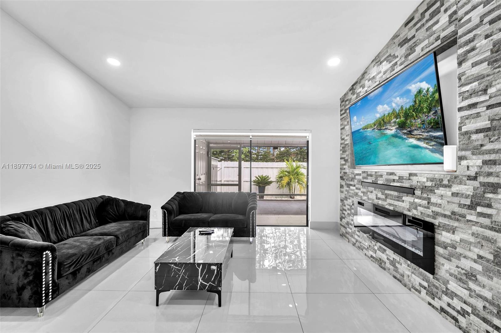 PINERIDGE II - Residential