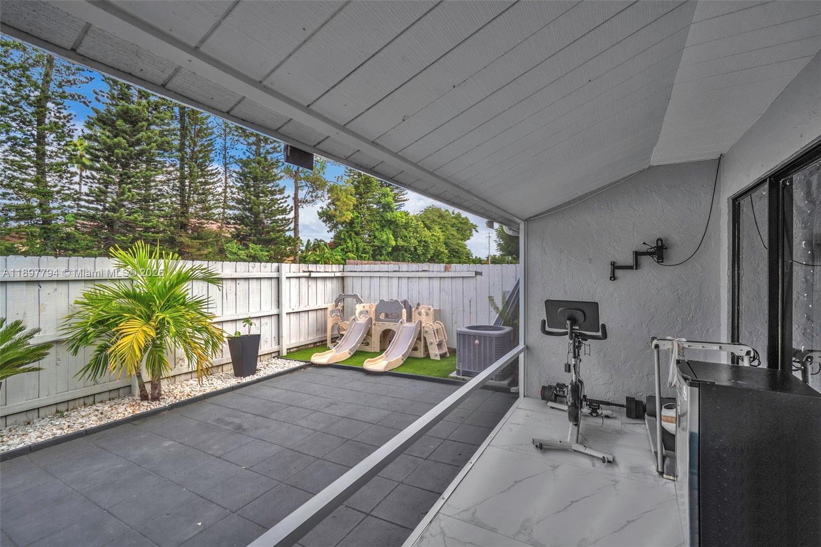 PINERIDGE II - Residential