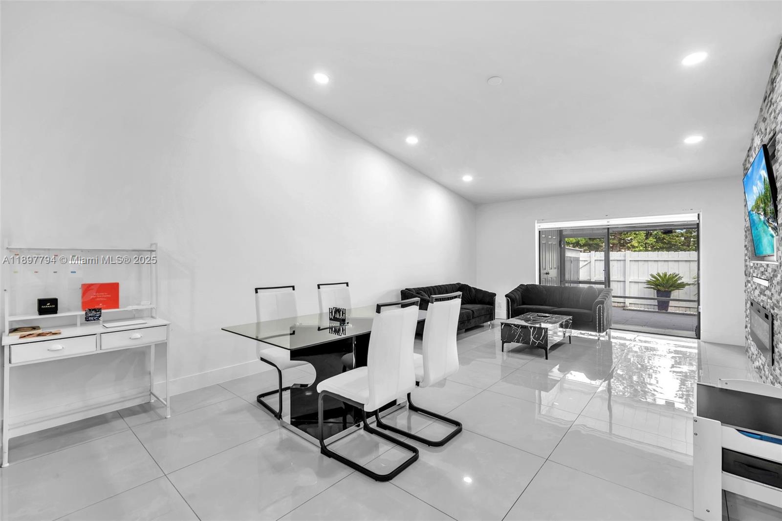 PINERIDGE II - Residential