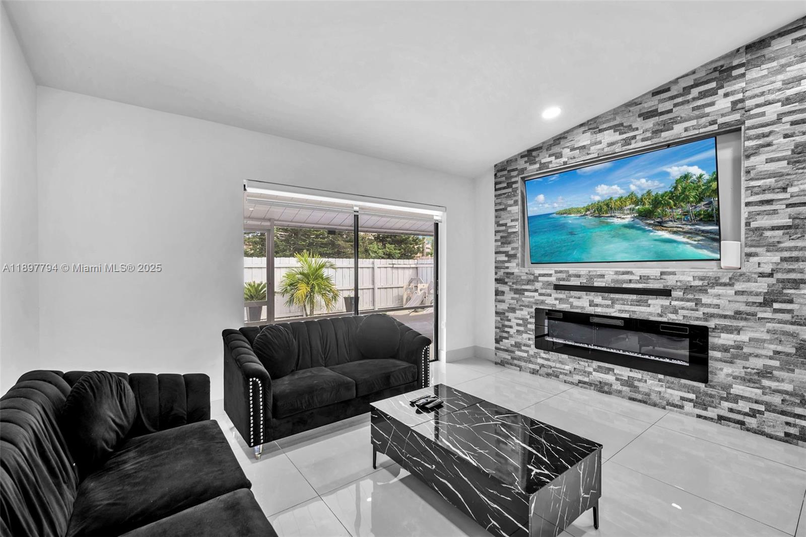 PINERIDGE II - Residential