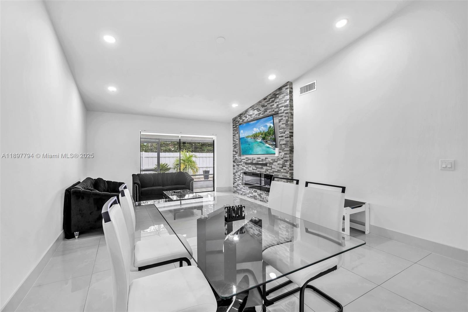 PINERIDGE II - Residential