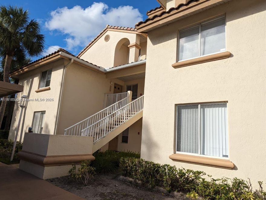 2ND FLOOR 3BED/2.5 BATHS. TILE THOUGHT OUT. Stainless steel appliances in Kitchen. Great gated community with swimming pool, guy, and tennis court. Close to I-95, Beaches, Palm Beach Outlets, Clematis, and City Place. Do not miss it!!