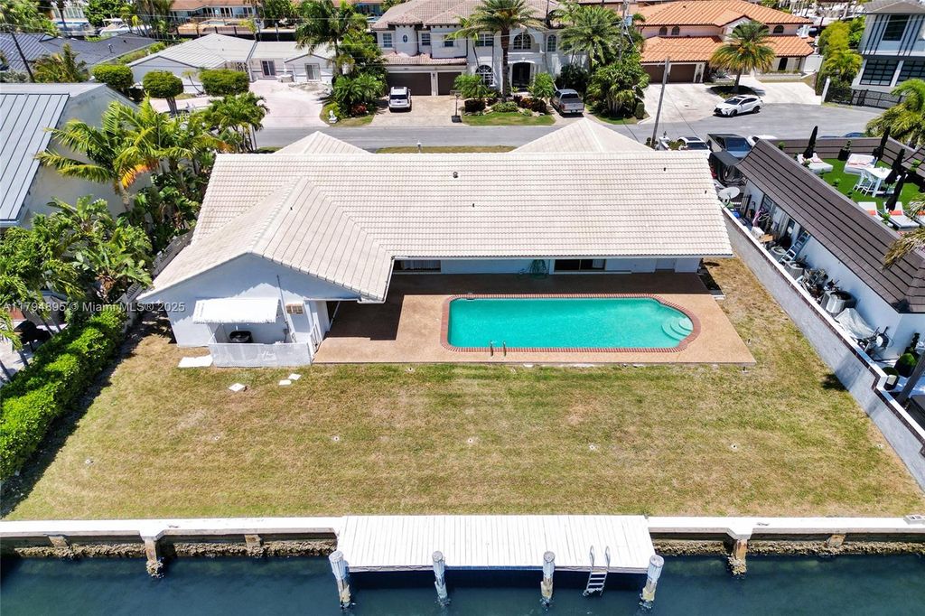 Photo of 3080 NE 42nd St, Fort Lauderdale, FL 33308 (MLS # A11794895)