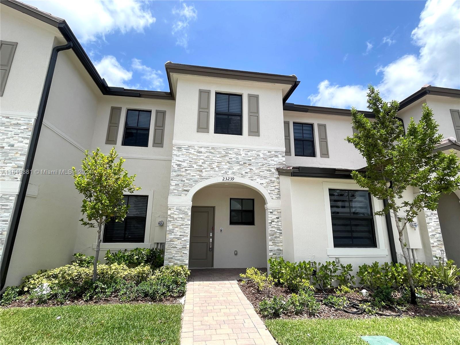 VILLA AT THE NEW LENNAR COMMUNITY SIENA RESERVES SOUTH. 3 BED AND 2.5 BATH READY TO MOVE IN!!!! CLOSE TO MANY SHOPPING PLAZAS, THE FALLS MALL, RESTAURANTS, URGENT CARES AND MORE. EASY TO SHOW!!!