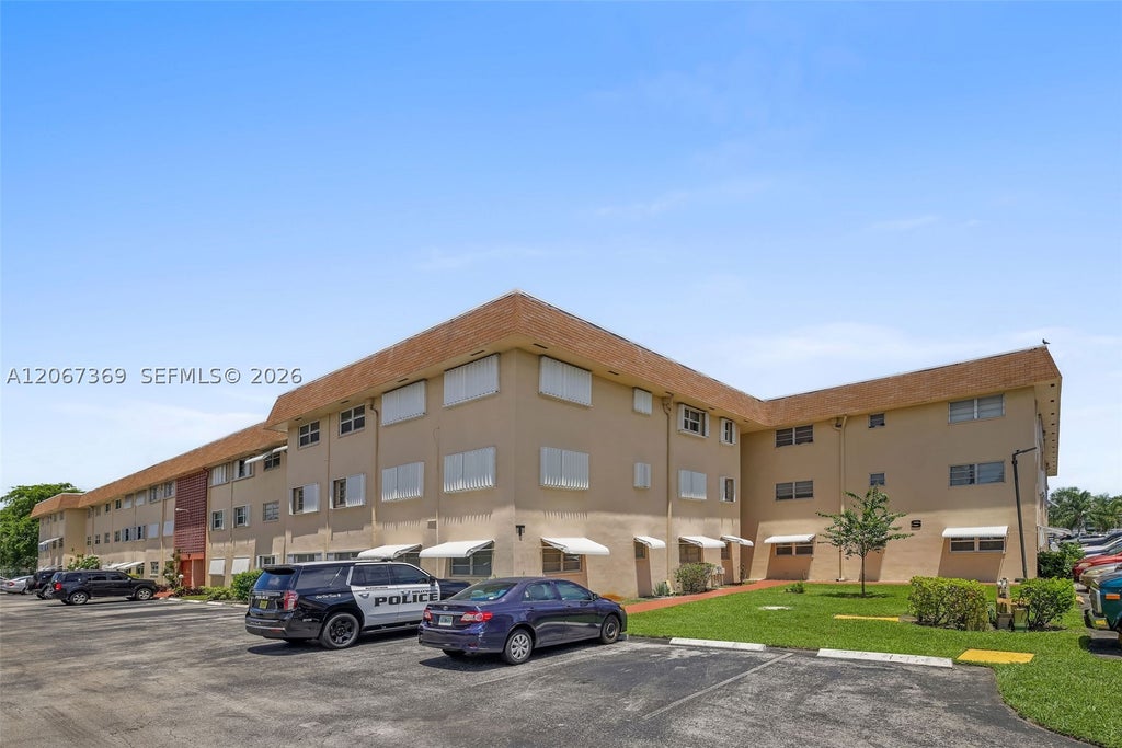 Photo of 5300 Washington St #T125, Hollywood, FL 33021 (MLS # A12067369)