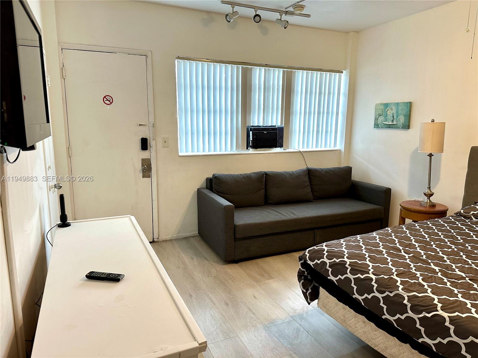 DIPLOMAT GOLF & RACQUET C - Residential