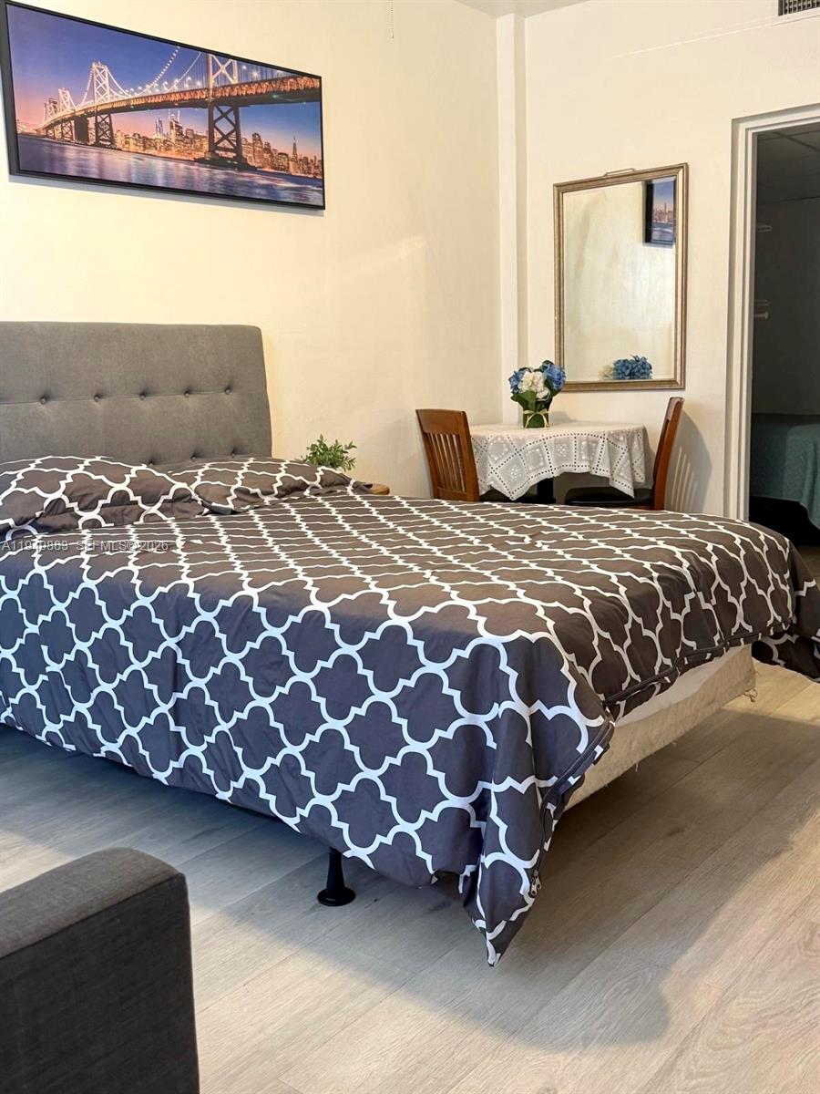 DIPLOMAT GOLF & RACQUET C - Residential