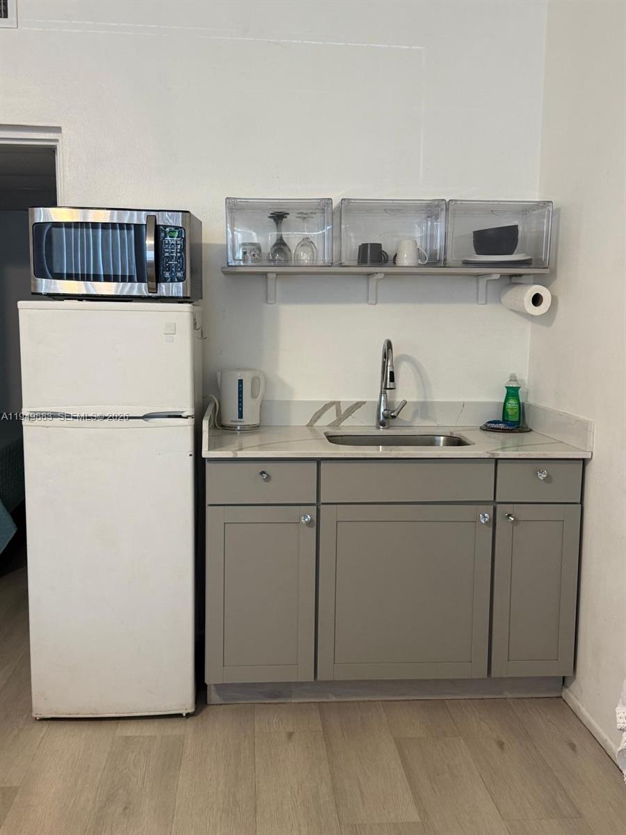 DIPLOMAT GOLF & RACQUET C - Residential