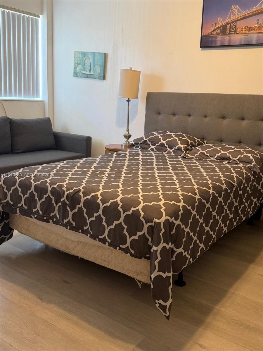 DIPLOMAT GOLF & RACQUET C - Residential
