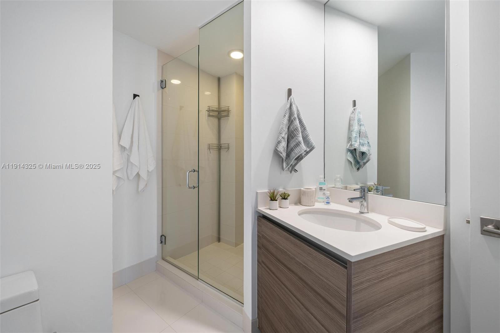 3401 MIDTOWN CONDO - Residential Lease