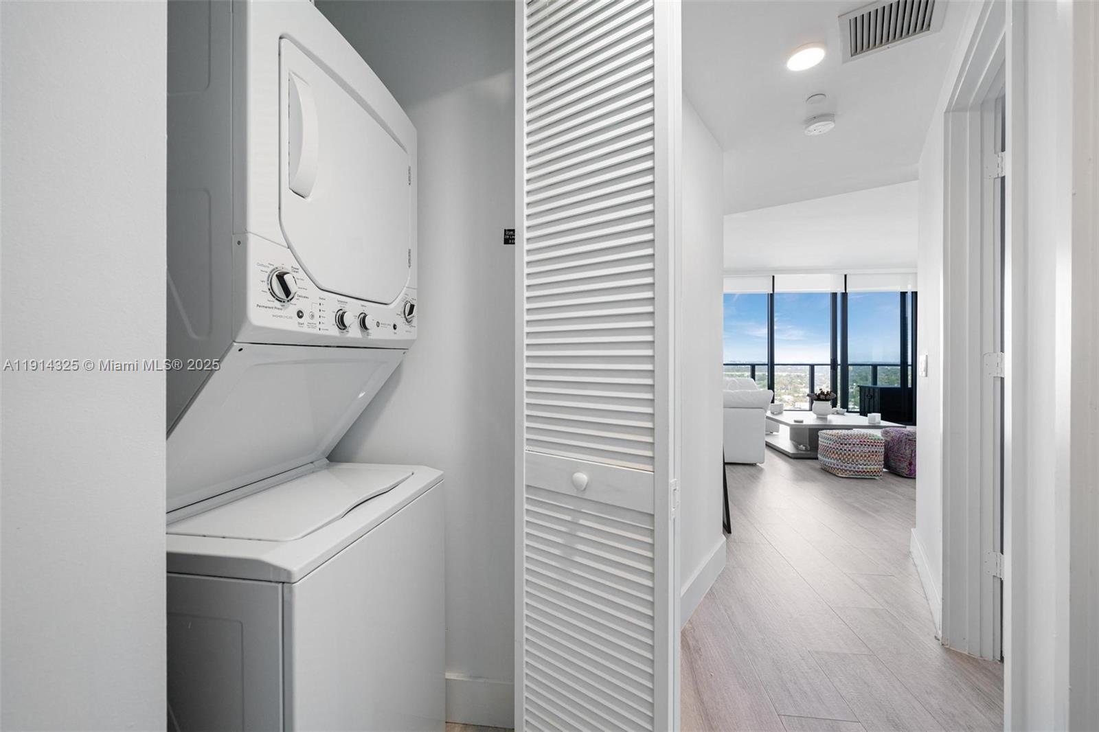 3401 MIDTOWN CONDO - Residential Lease