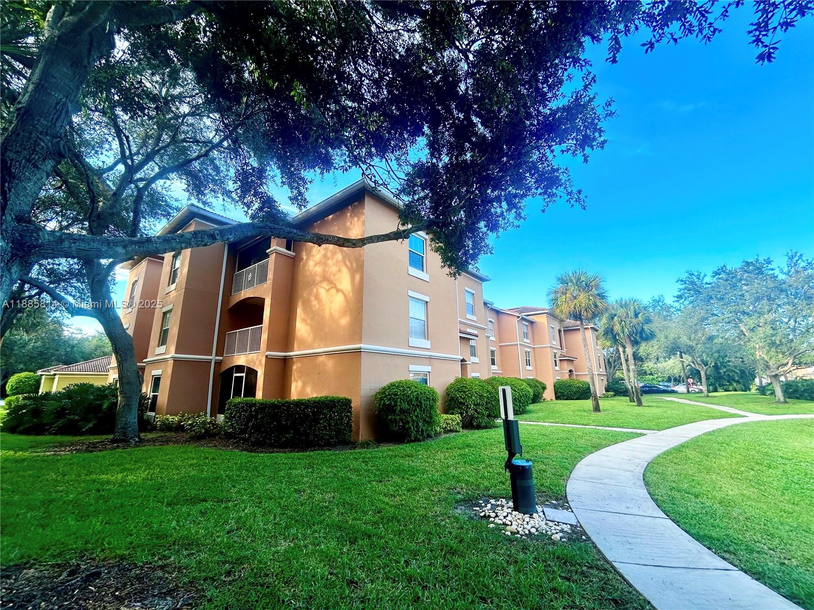 5080 Fairways Cir 307