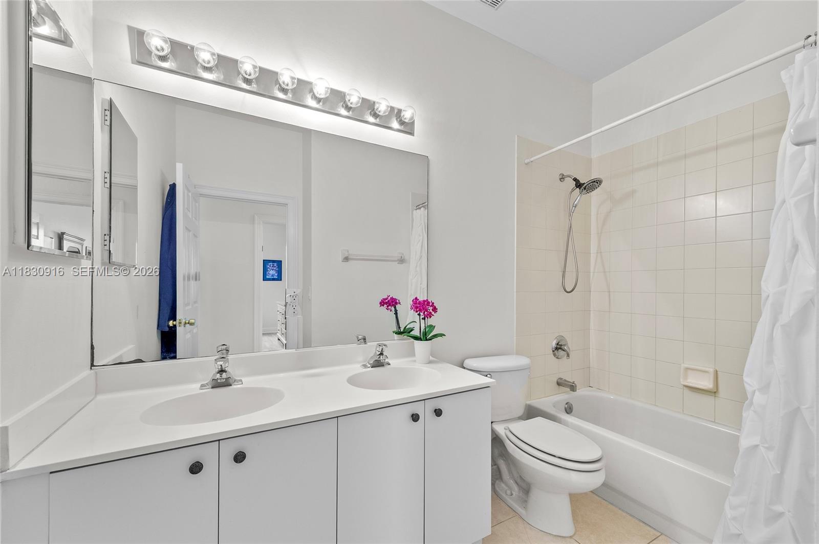 SUNSET LAKES PLAT TWO - Residential