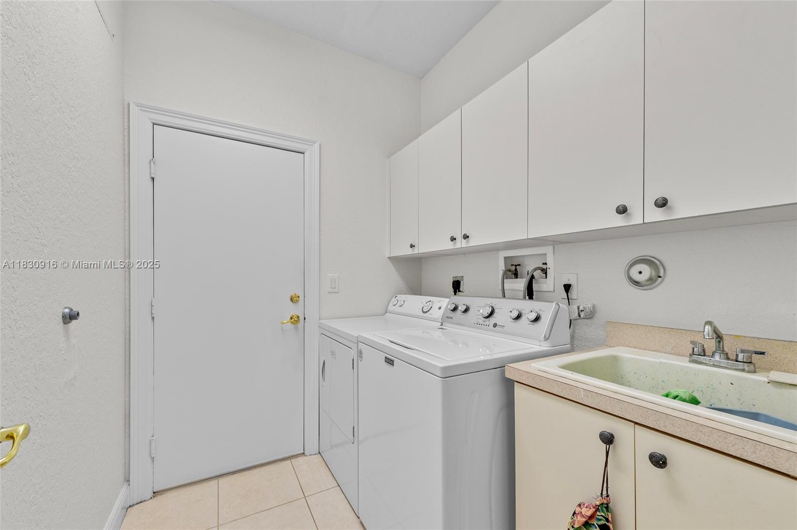 SUNSET LAKES PLAT TWO - Residential