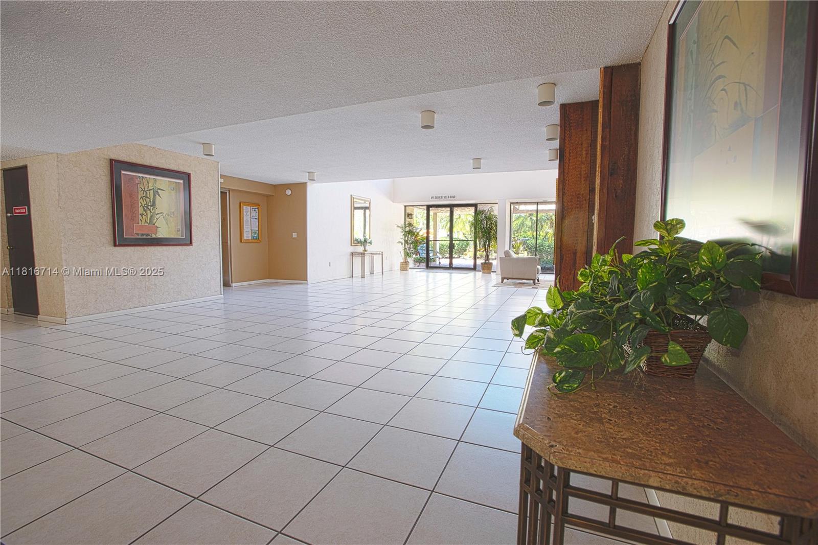 BLDG 130 OF COUNTRY CLUB - Residential Lease