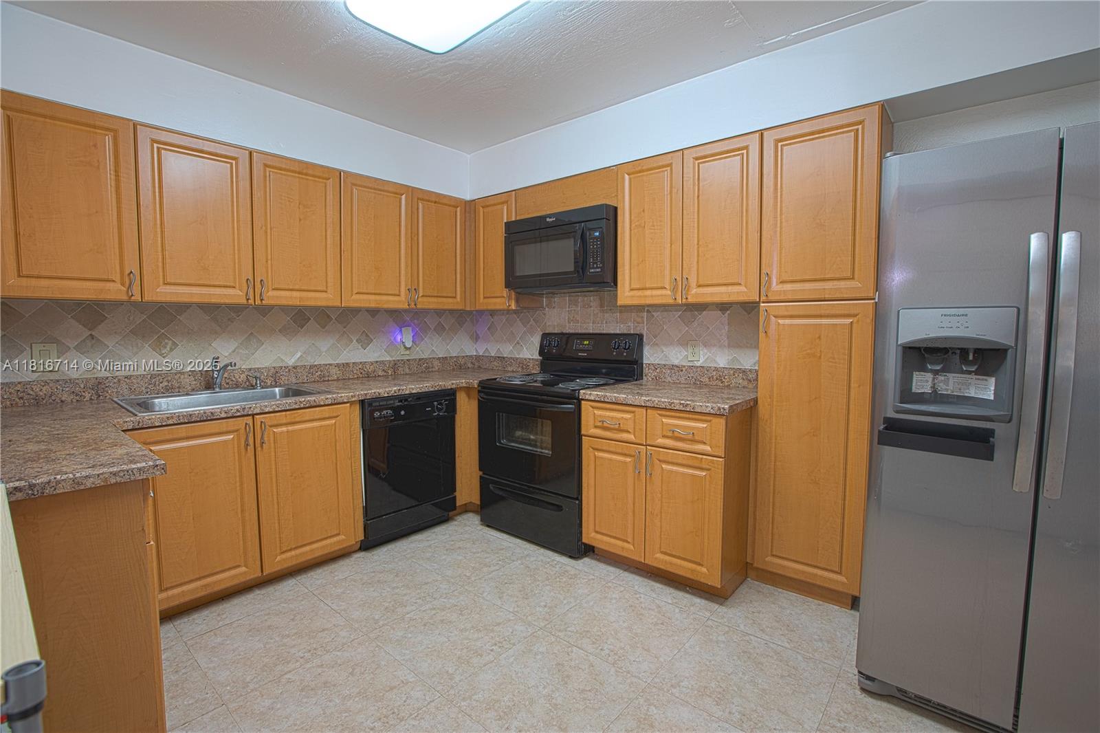 BLDG 130 OF COUNTRY CLUB - Residential Lease