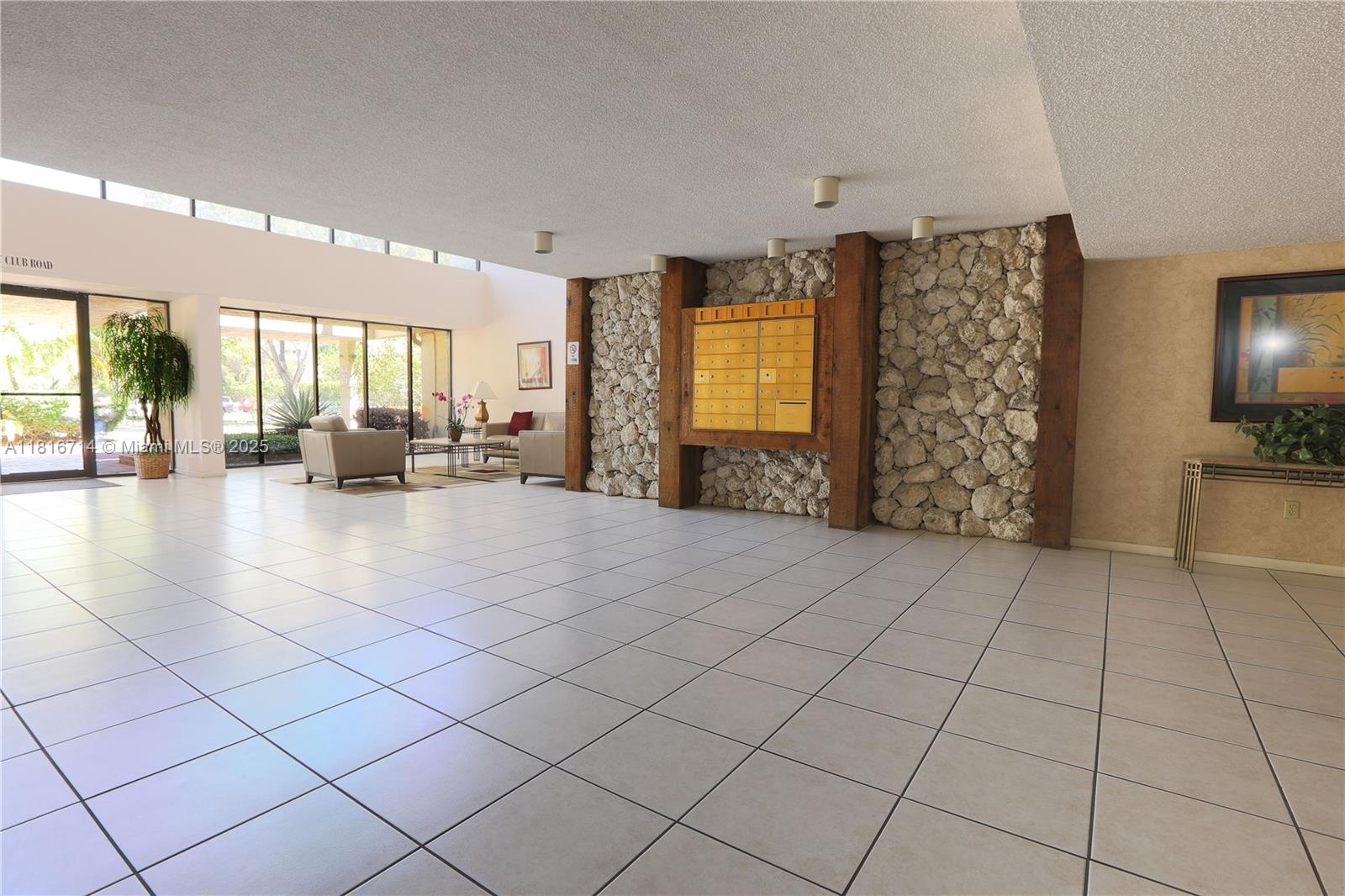 BLDG 130 OF COUNTRY CLUB - Residential Lease